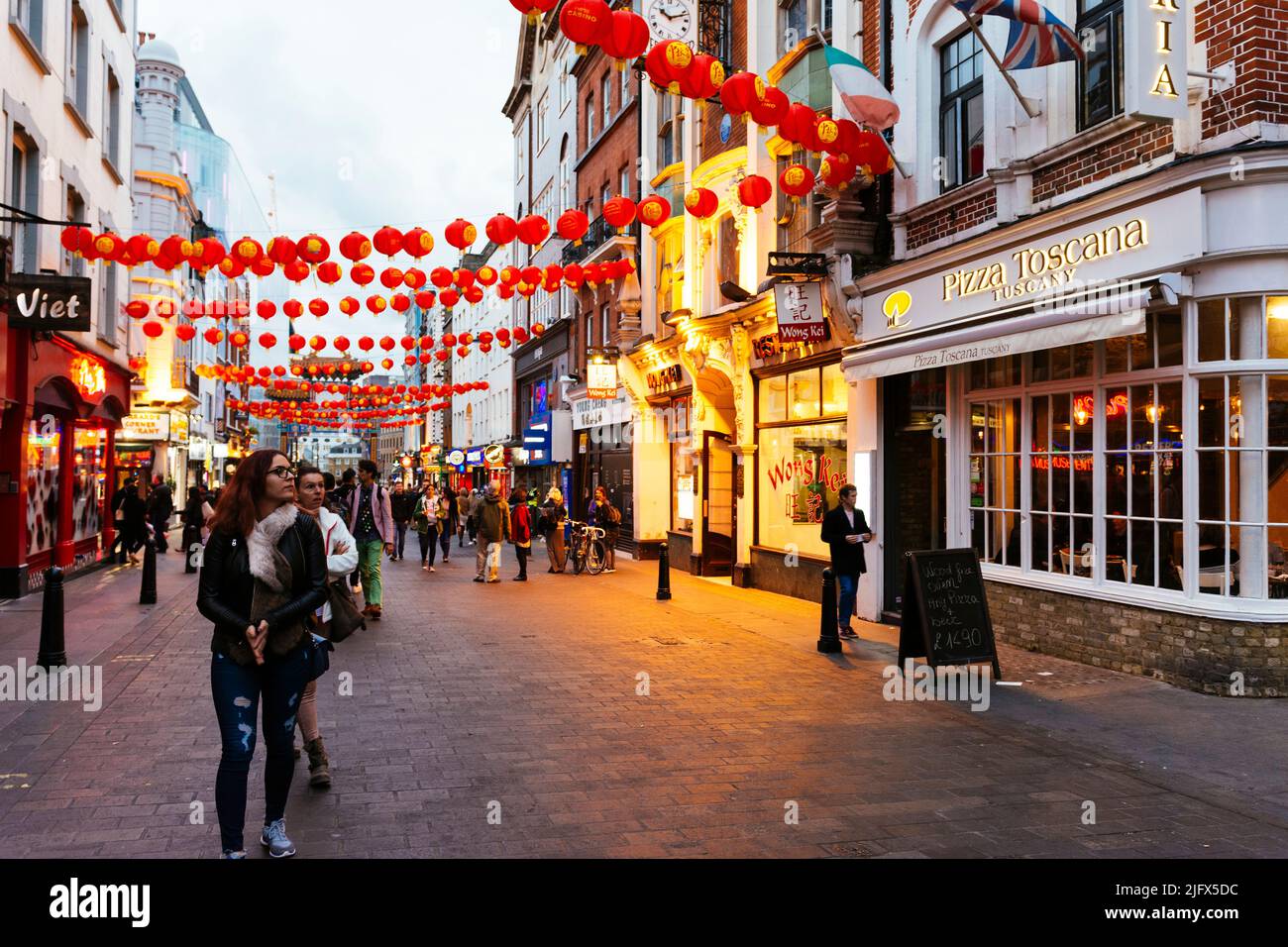 Chinatown è un'enclave etnica nella città di Westminster. L'enclave occupa attualmente l'area in Gerrard Street e dintorni. Contiene un numero Foto Stock