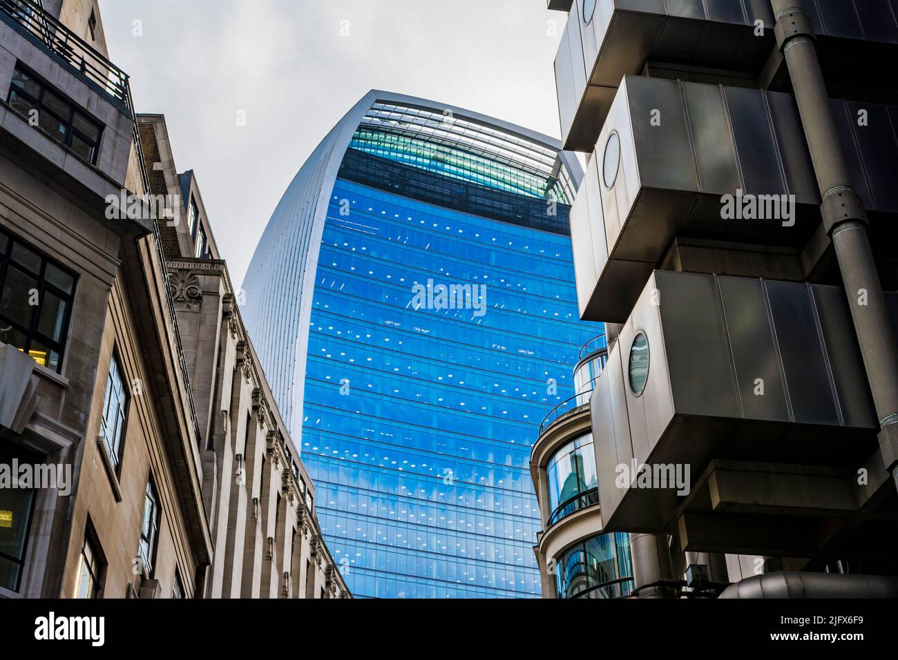 Vista parziale. 20 Fenchurch Street è un grattacielo commerciale di Londra che prende il nome dal suo indirizzo in Fenchurch Street, nella città storica Foto Stock