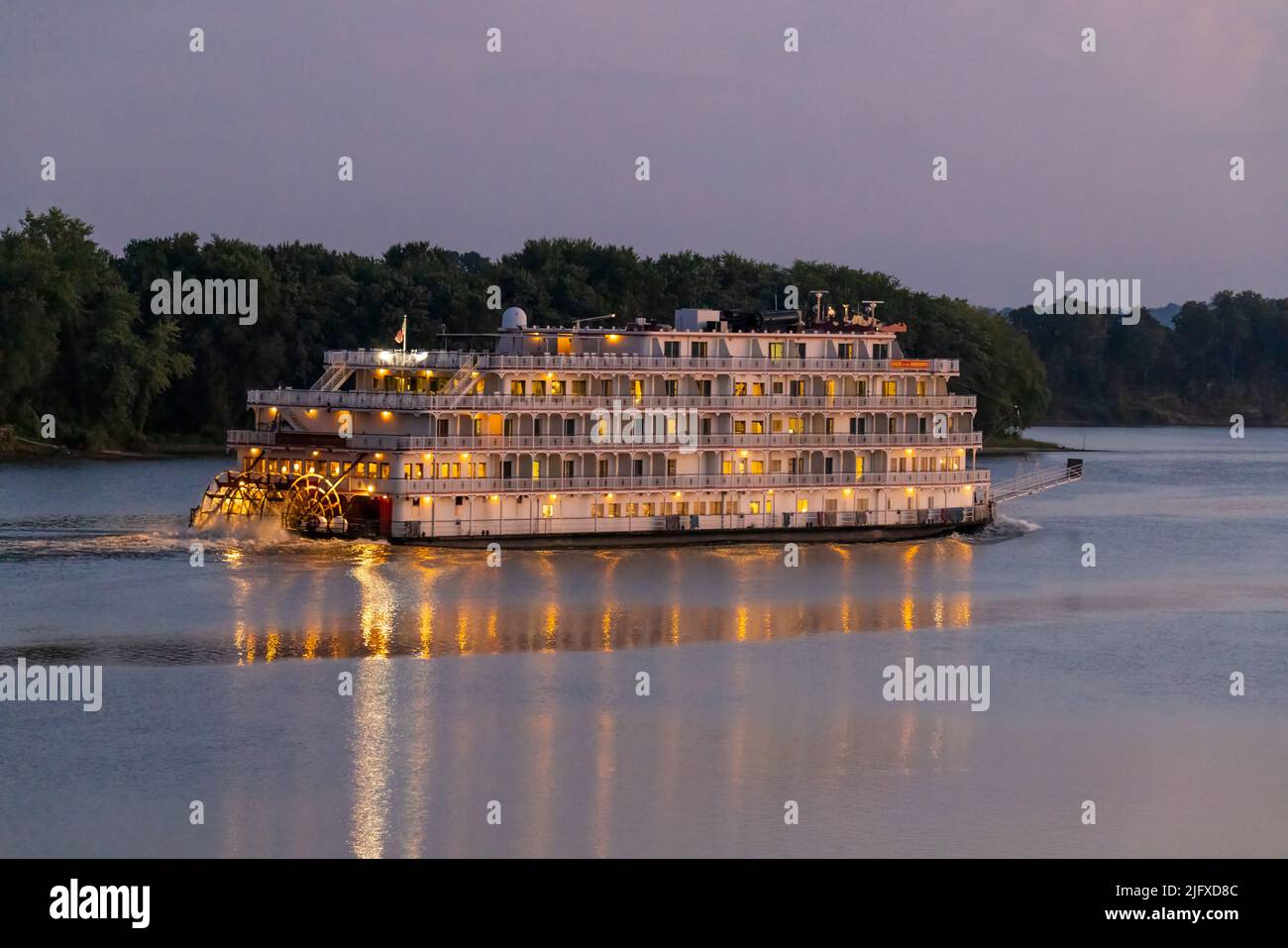 63807-01517 Queen of the Mississippi barca sul fiume Ohio al tramonto vicino Elizabethtown il Foto Stock