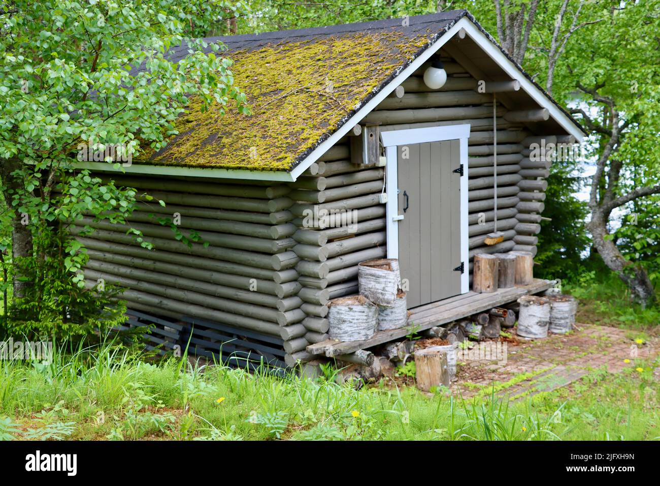Sauna cottage a Uukuniemi in Finlandia orientale nel giugno 2022 Foto Stock