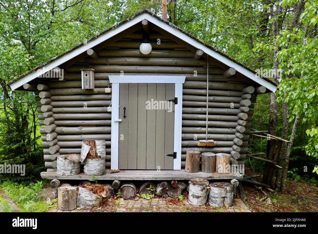 Sauna cottage a Uukuniemi in Finlandia orientale nel giugno 2022 Foto Stock