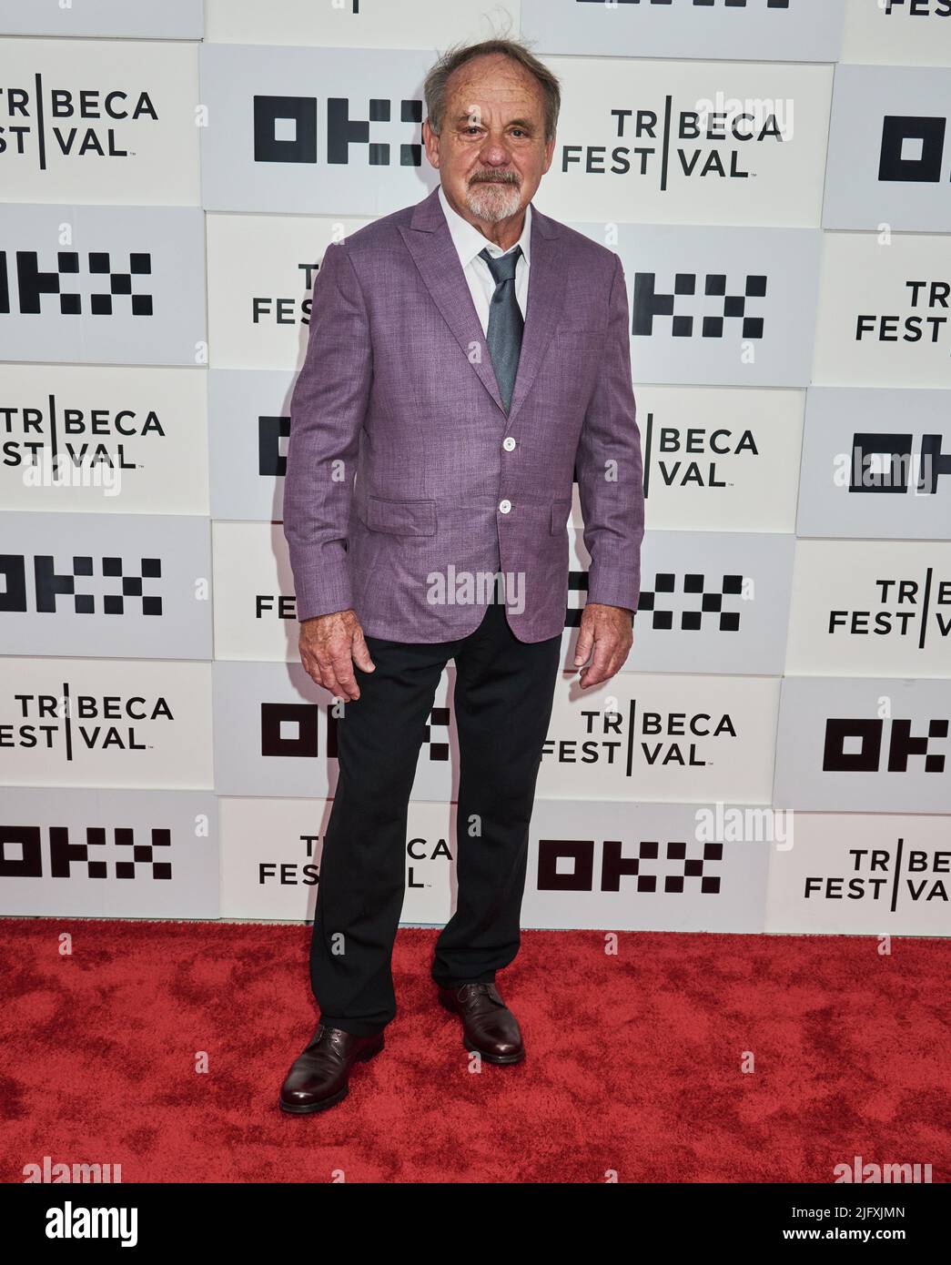 NEW YORK, NY, USA - 16 GIUGNO 2022: Paul Guilfoyle partecipa al Tribeca Festival Premiere di 'The Good House' al BMCC Tribeca Performing Arts Center. Foto Stock