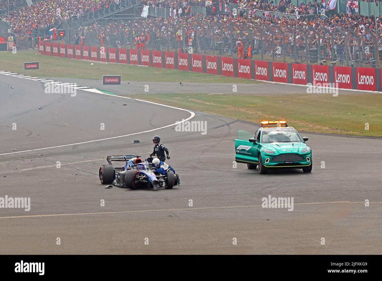 Silverstone F1 GP Crash, al via della gara, 2022 luglio, Silverstone Circuit, Silverstone, Towcester, Northamptonshire, Inghilterra, Regno Unito, NN12 8TL Foto Stock