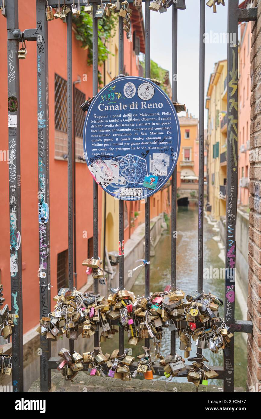 Lovers Locks canale di Reno Bologna Italy Foto Stock