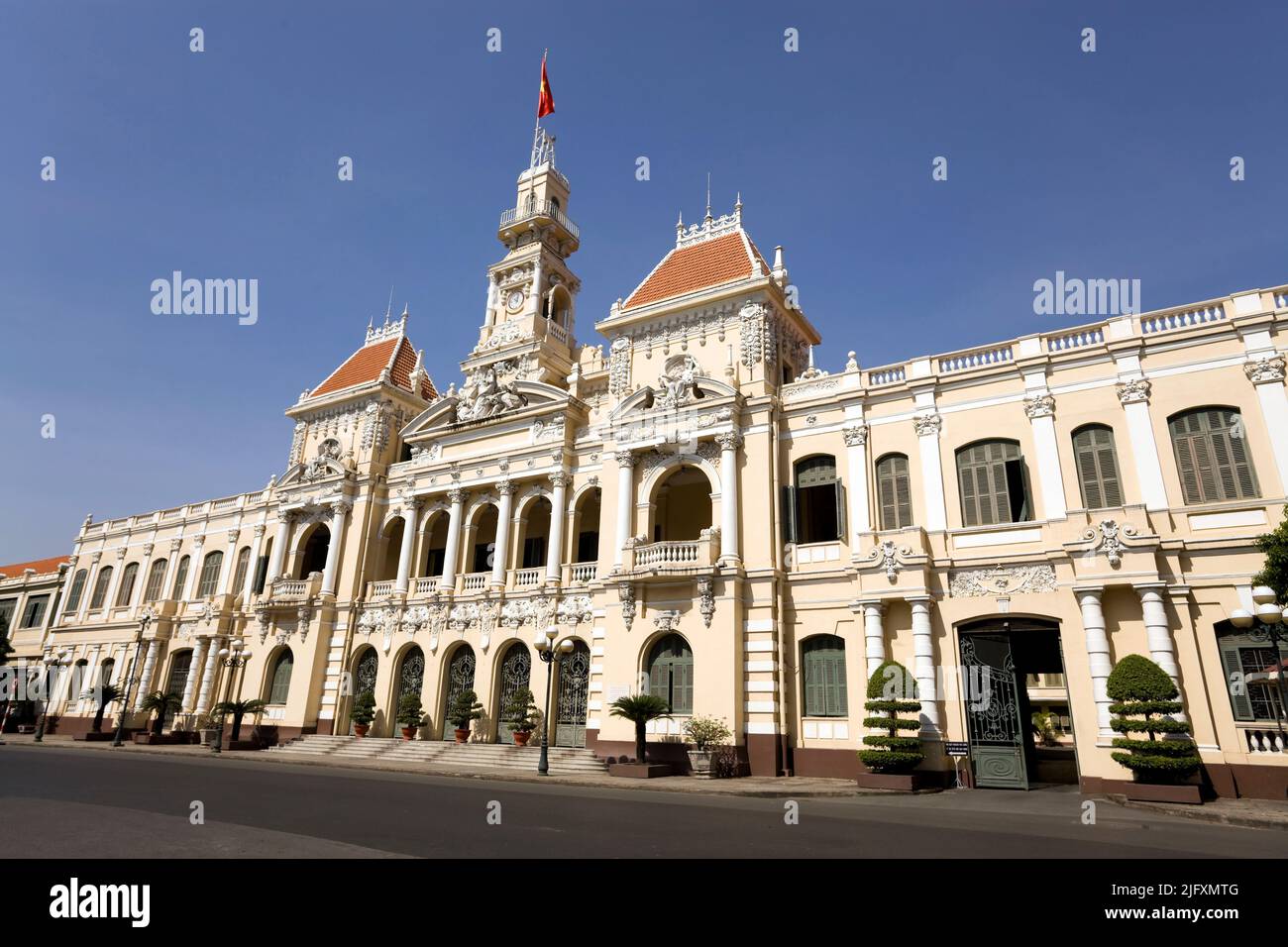 Ho Chi Minh City Hall o Hotel de Ville de Saigon è stato costruito nel 1902-1908 in stile coloniale francese per l'allora città di Saigon. È stato rinominato dopo Foto Stock