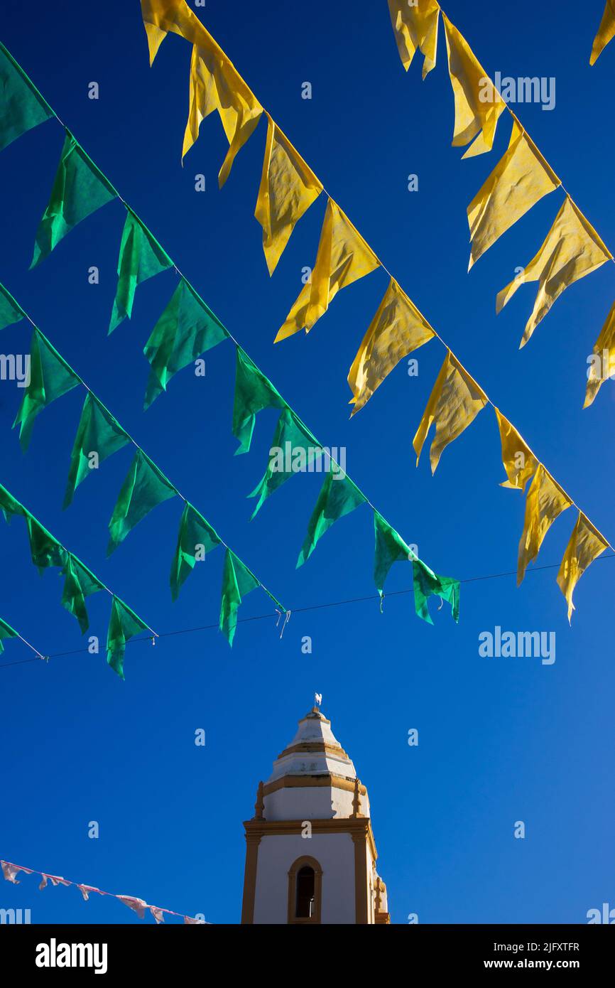 bandiere colorate decorative della festa junina in brasile Foto Stock
