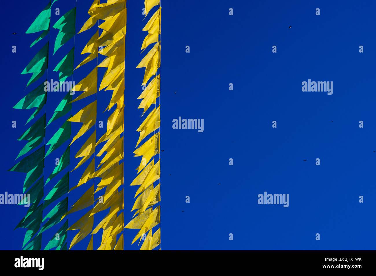 bandiere colorate decorative della festa junina in brasile Foto Stock