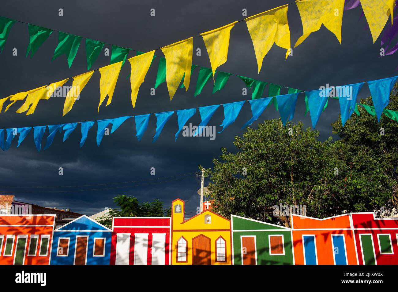 bandiere colorate decorative della festa junina in brasile Foto Stock