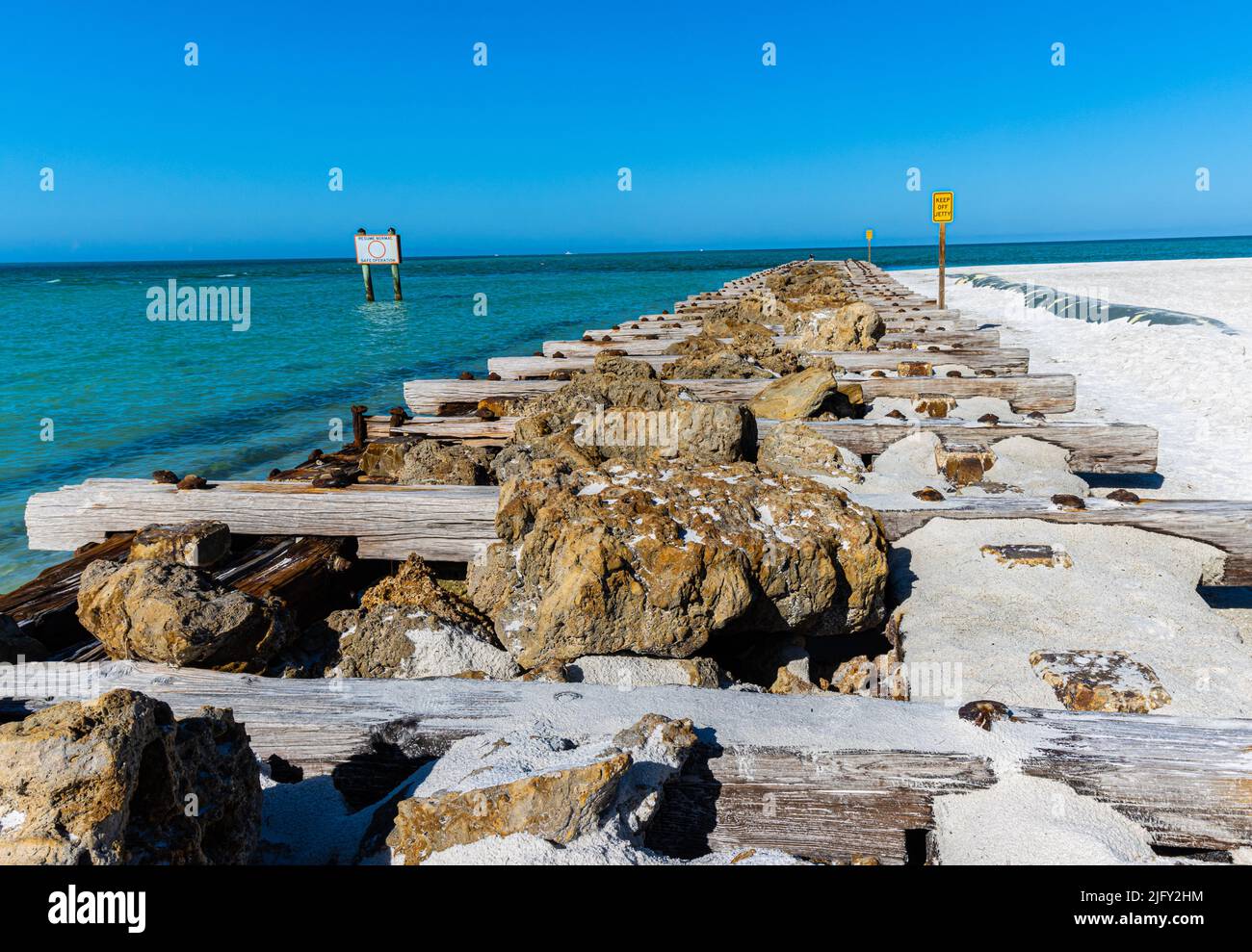 Lo storico molo della ferrovia a Longboat Pass, Coquina Beach, Bradenton, Florida, USA Foto Stock