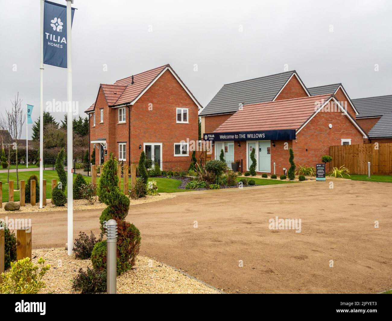 Mostra case per Tilia Homes in una nuova proprietà immobiliare, Hardingstone, Northampton, Regno Unito Foto Stock