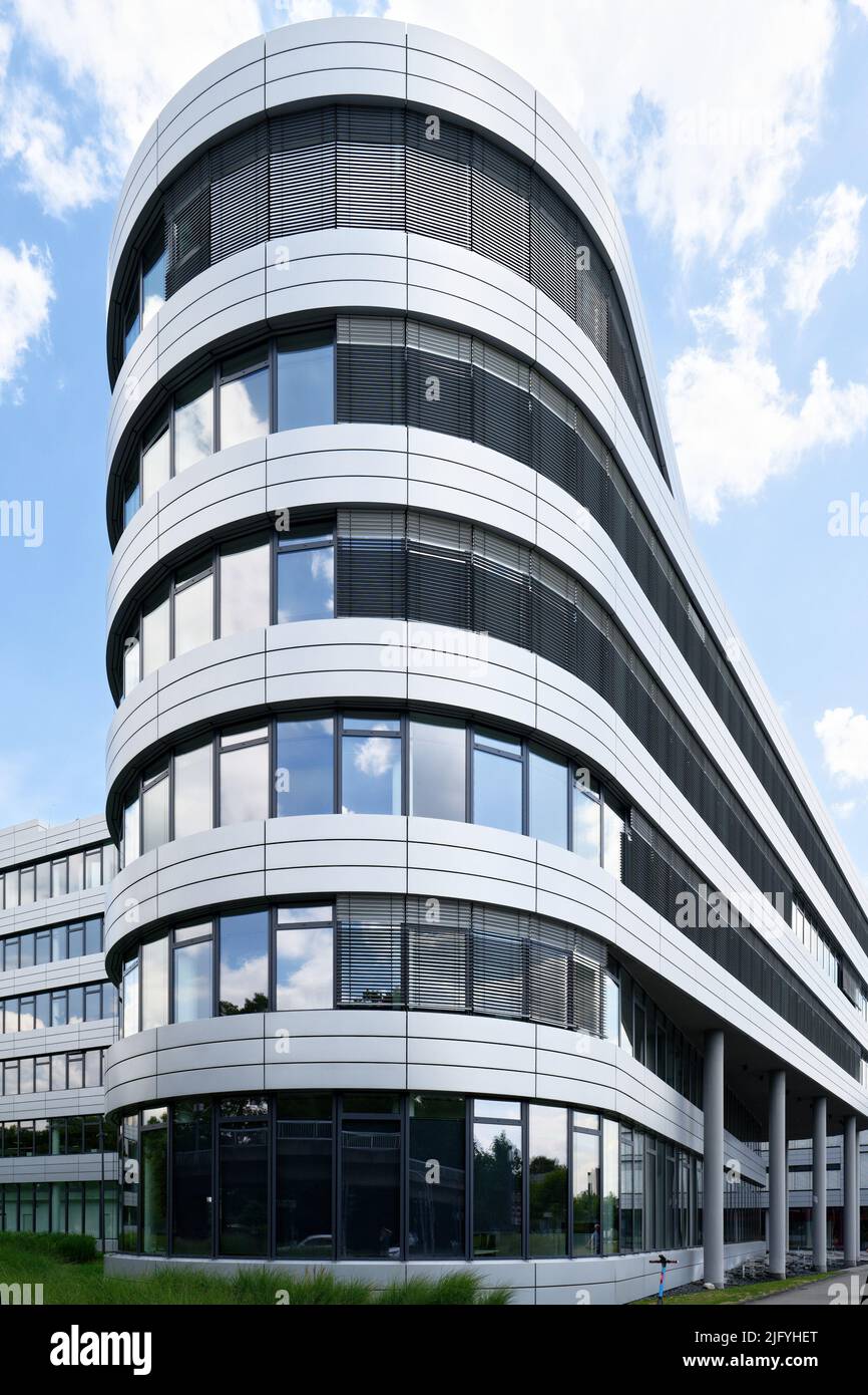 Colonia, Germania 05 luglio 2022: Edificio principale del fornitore di energia elettrica, gas, acqua e calore RheinEnergie a colonia Foto Stock