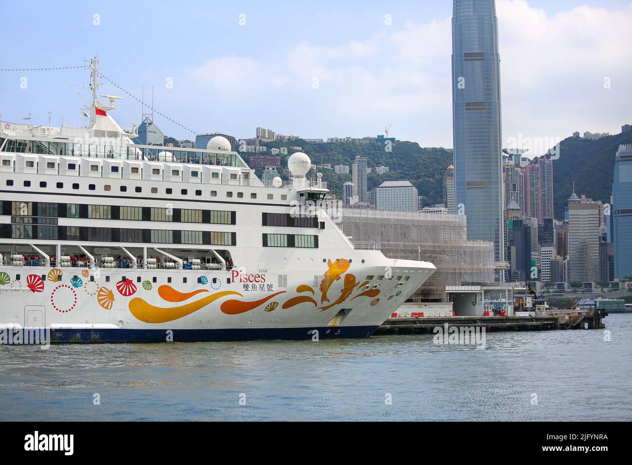 La nave da crociera Star Pesces (Star Crociere) - Genting Hong Kong - nel 2022, la nave è stata venduta per rottami ad Alang, India. Foto Stock