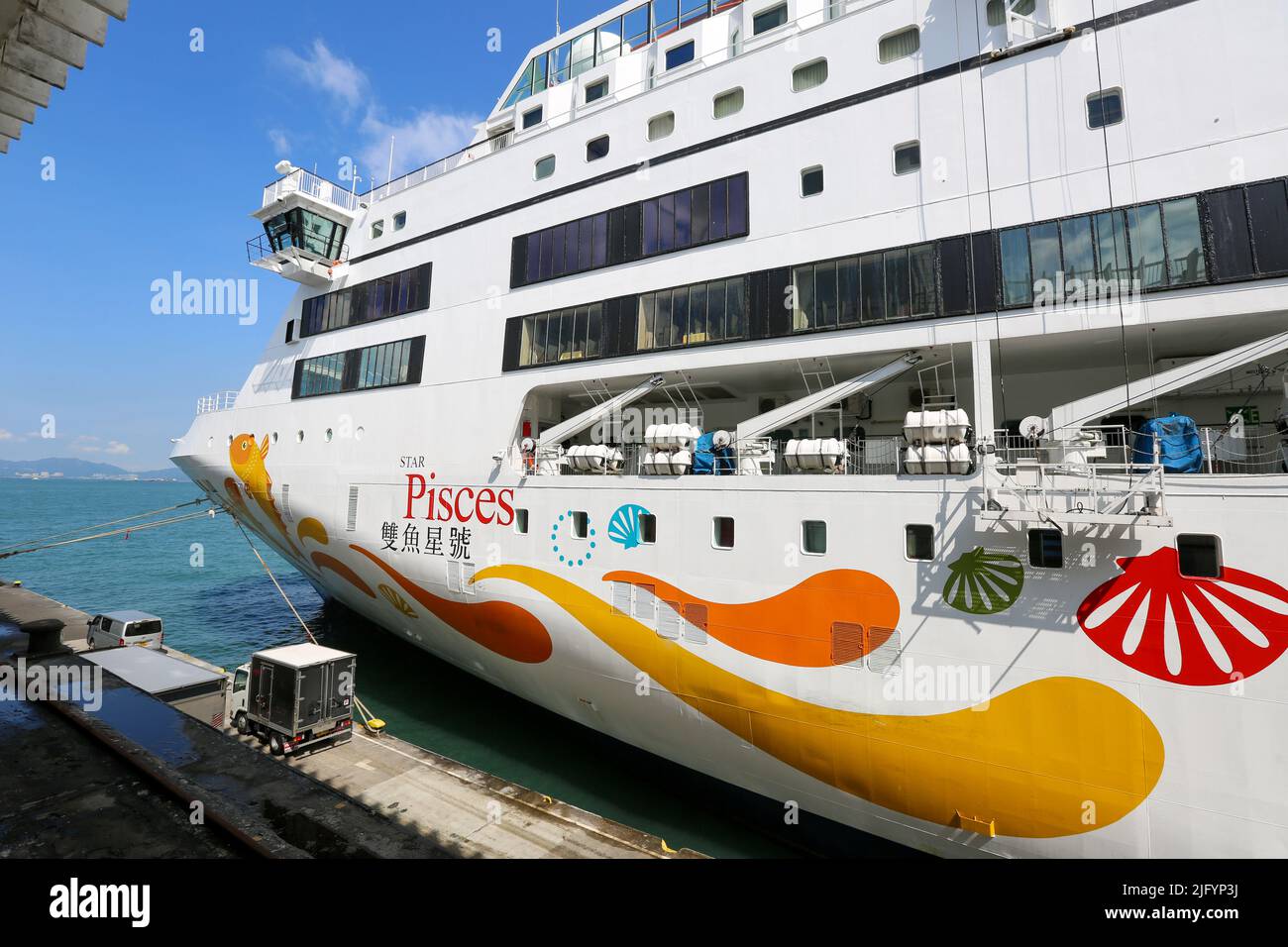 La nave da crociera Star Pesces (Star Crociere) - Genting Hong Kong - nel 2022, la nave è stata venduta per rottami ad Alang, India. Foto Stock