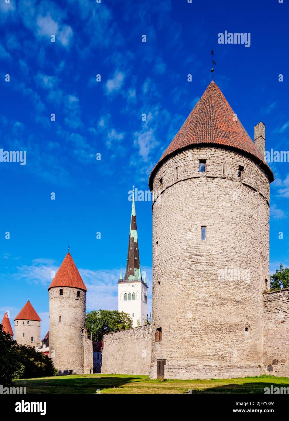 Mura della città vecchia, patrimonio dell'umanità dell'UNESCO, Tallinn, Estonia, Europa Foto Stock