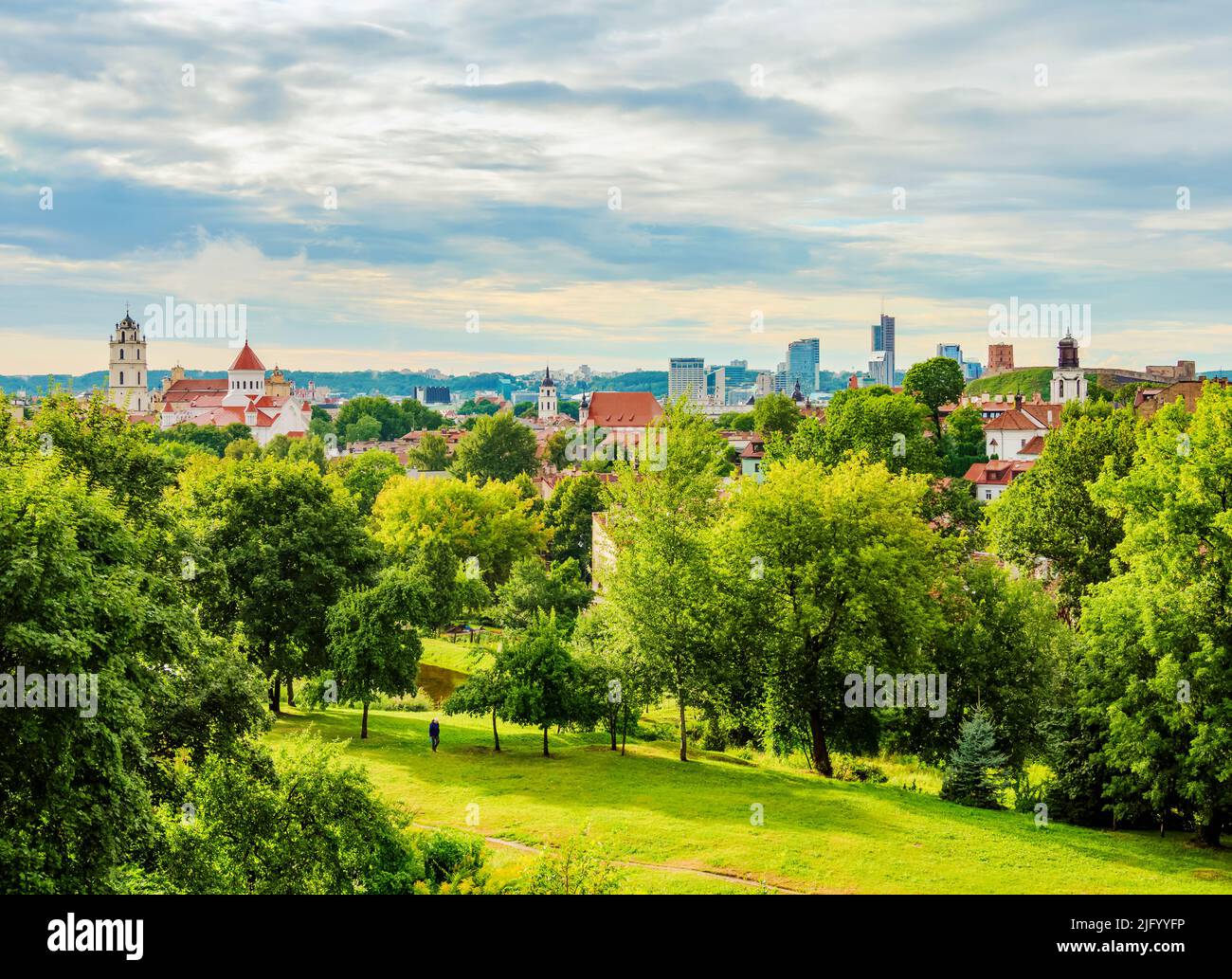 Kudru Park e City Skyline, Vilnius, Lituania, Europa Foto Stock
