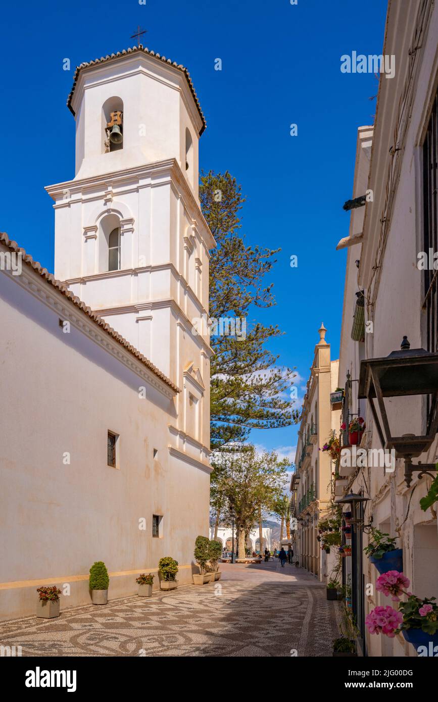 Vista della Chiesa di Iglesia de El Salvador nel centro storico di Nerja, Nerja, Costa del Sol, Provincia di Malaga, Andalusia, Spagna, Mediterraneo, Europa Foto Stock
