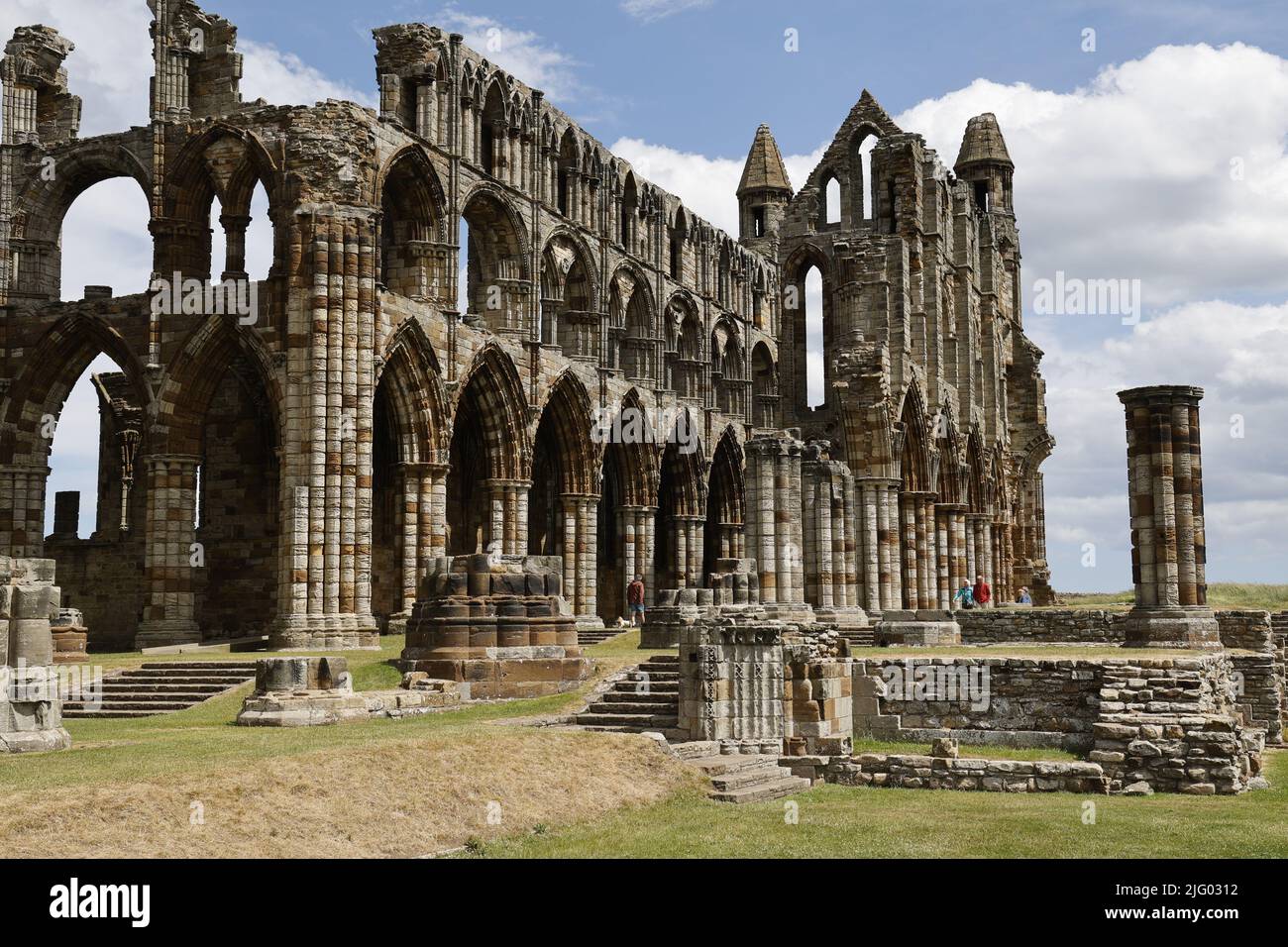 Whitby Abbey rovine su East Cliff headland, Whitby, Yorkshire, Inghilterra, Regno Unito Foto Stock