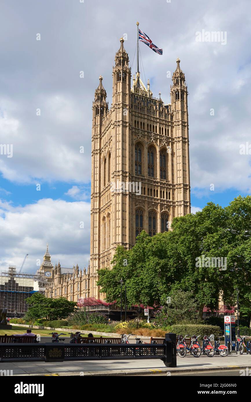La Victoria Tower, il Westminster Palace, nel centro di Londra, Regno Unito, da ovest Foto Stock