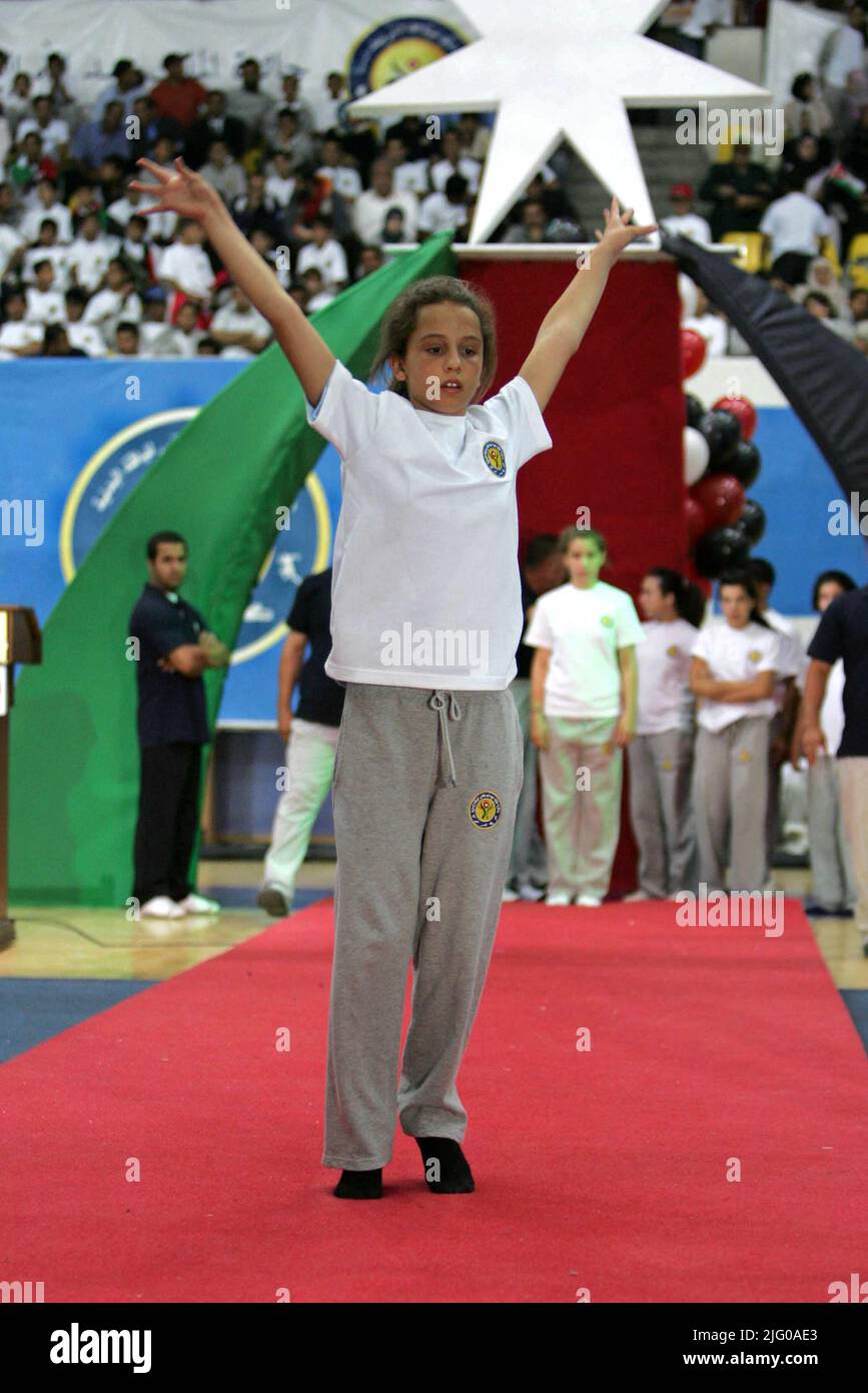 File photo - la principessa di Giordania Iman Bint Abdullah, 12, figlia del re Abdullah e della regina Rania, esegue la ginnastica durante la cerimonia del "Premio del re Abdullah II per il Physical Fitness Award" allo stadio al-Hussein Sport City di Amman, Giordania, il 27 maggio 2008. – La principessa Iman è impegnata in Jameel Alexander Thermiotis, come annunciato dalla Corte reale di Hashemite il 5 luglio 2022. Foto di Balkis Press/ABACAPRESS.COM Foto Stock