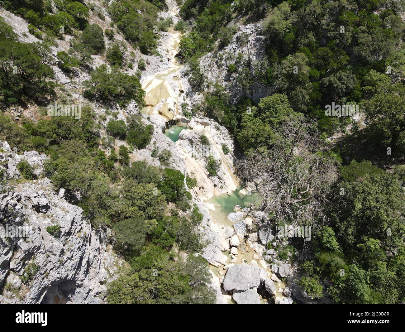 Vista aerea delle piscine naturali di Vothnes, del villaggio di Keramitsa, Grecia, EPIRUS, THESPROTIA Foto Stock