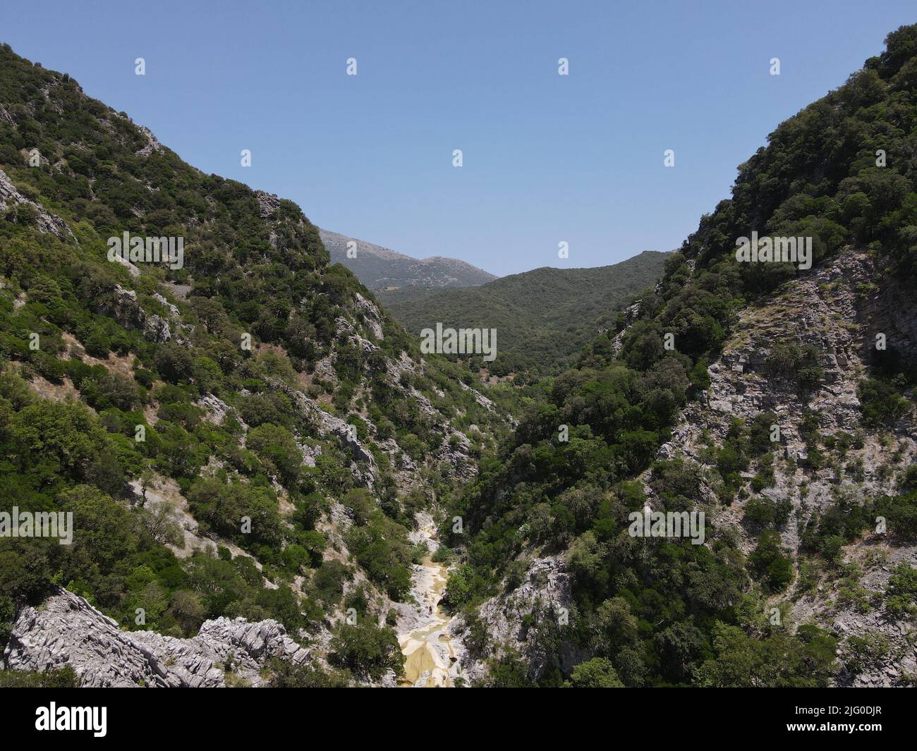 Vista aerea delle piscine naturali di Vothnes, del villaggio di Keramitsa, Grecia, EPIRUS, THESPROTIA Foto Stock