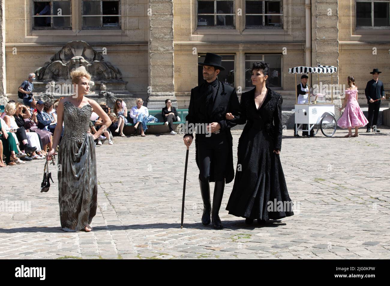 Parigi, Francia, il 5th luglio 2022, sfilata di moda Franck Sorbier, Couture Fall-Winter 22/23, Francois Loock/Alamy Credit: Loock francois/Alamy Live News Foto Stock