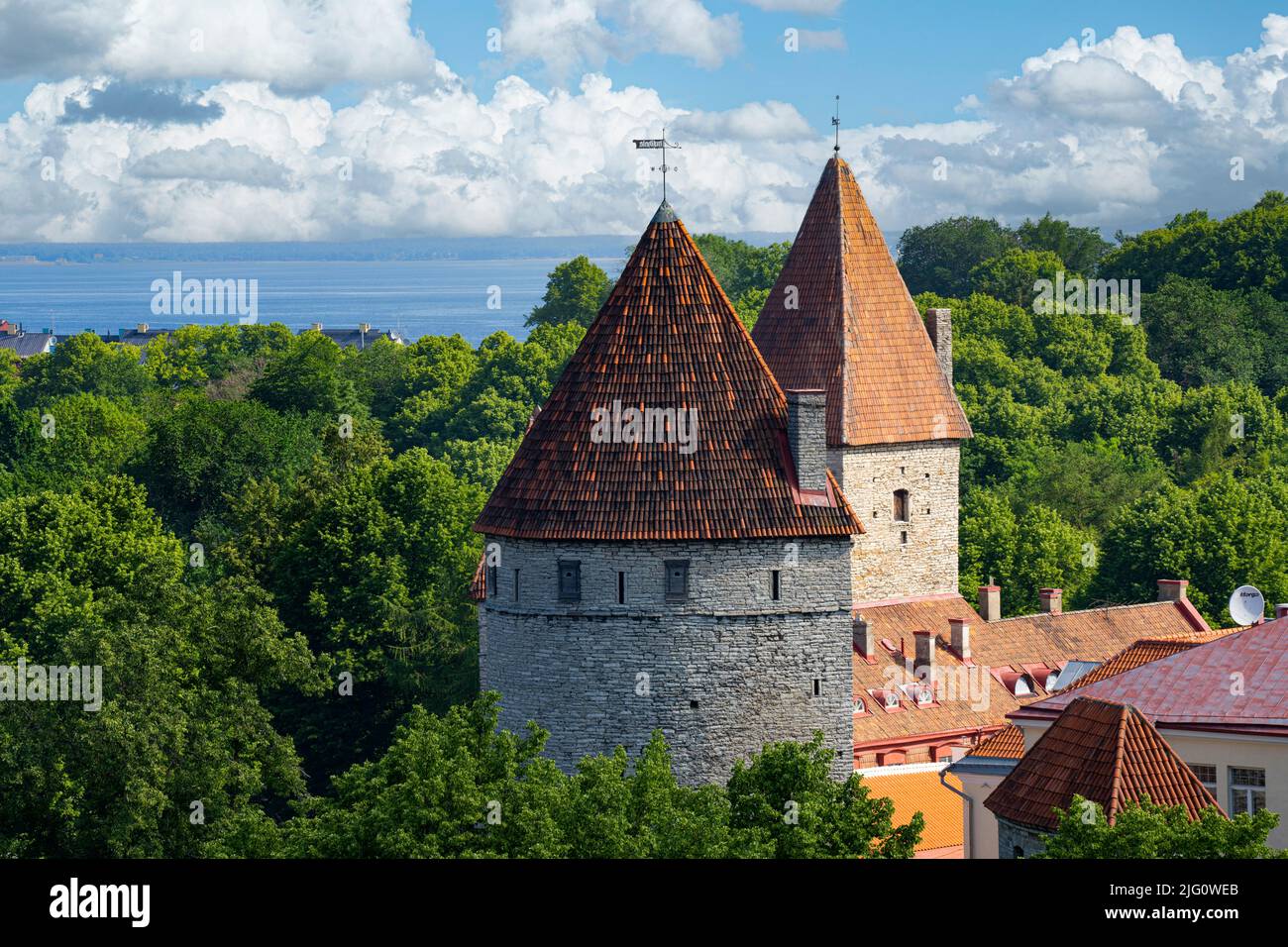 Tallinn, Estonia. Luglio 2022. Vista della città dalla terrazza panoramica Patkuli Foto Stock