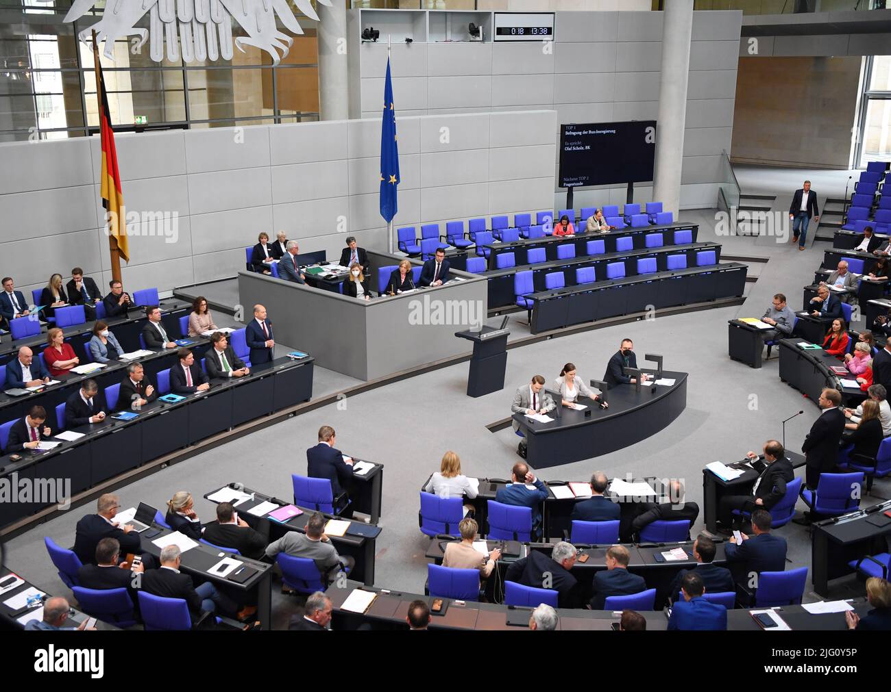 Berlino, Germania. 6th luglio 2022. La foto scattata il 6 luglio 2022 mostra una sessione di domande del Bundestag a Berlino, capitale della Germania. Credit: Ren Pengfei/Xinhua/Alamy Live News Foto Stock