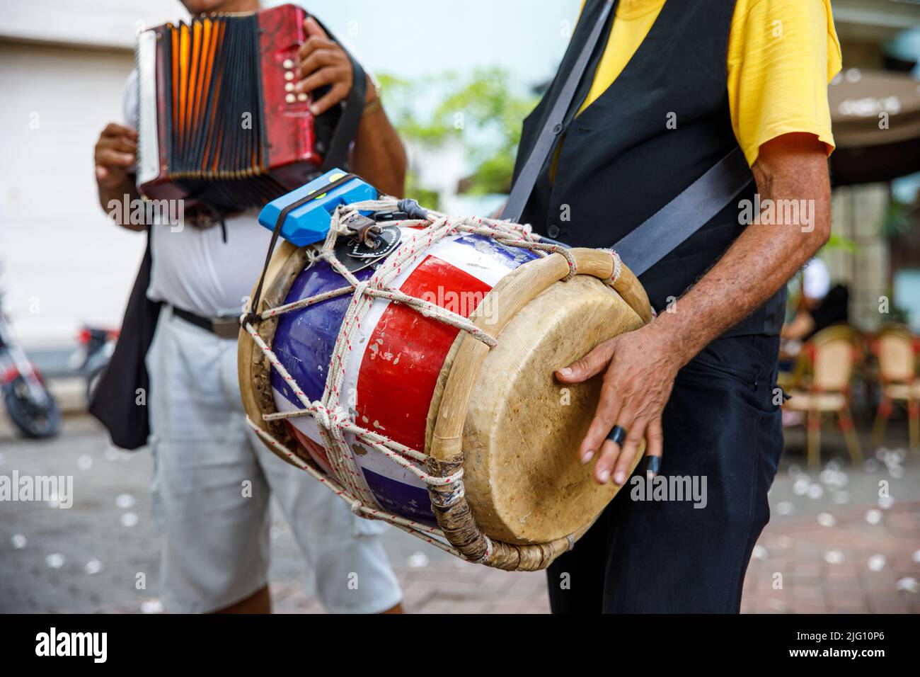Musicisti di strada nella Repubblica Dominicana. Santo Domingo Columbus Park, zona coloniale. Foto Stock