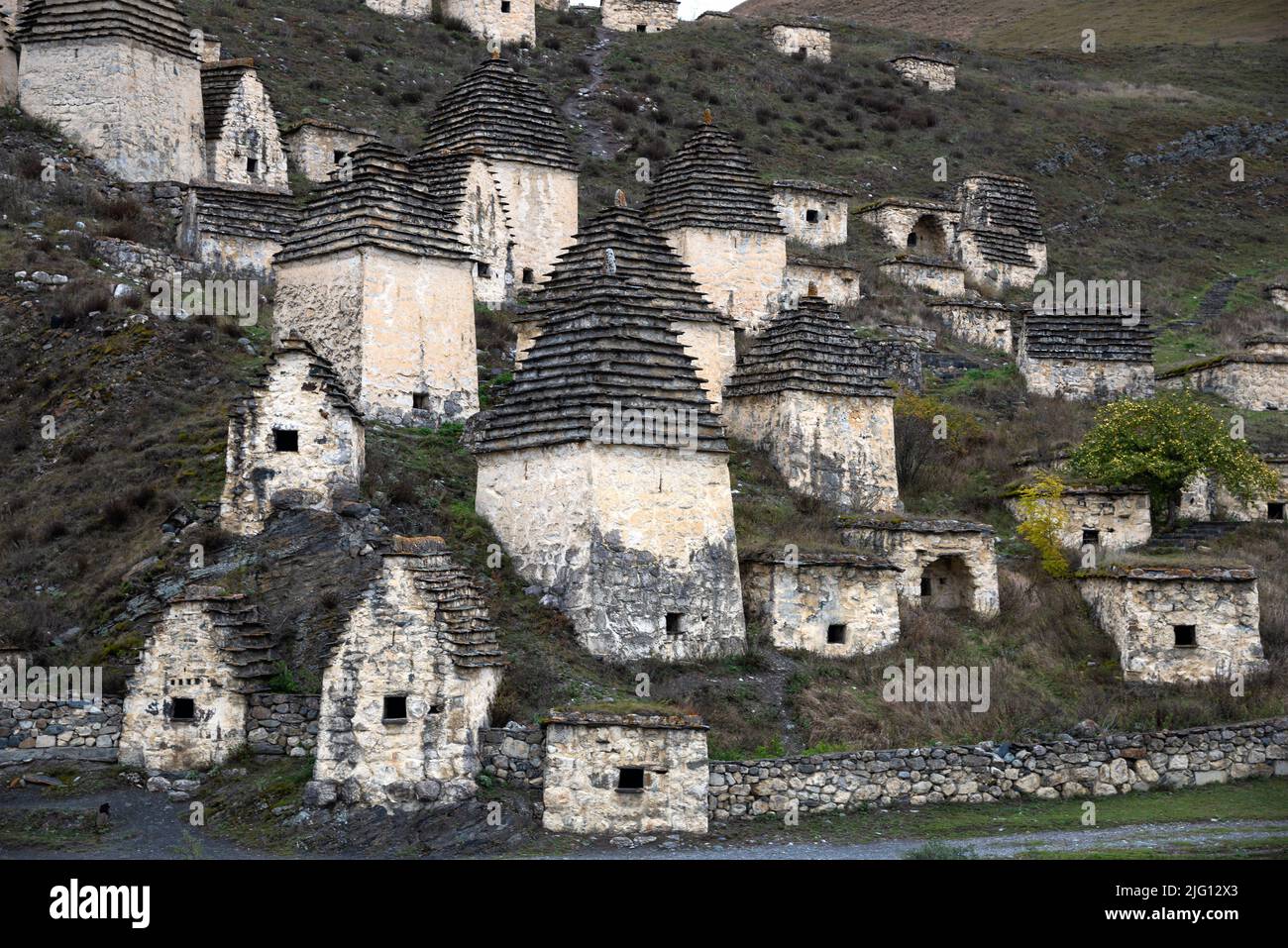 Antico complesso di sepoltura Dargavs. Ossezia settentrionale, Russia Foto Stock