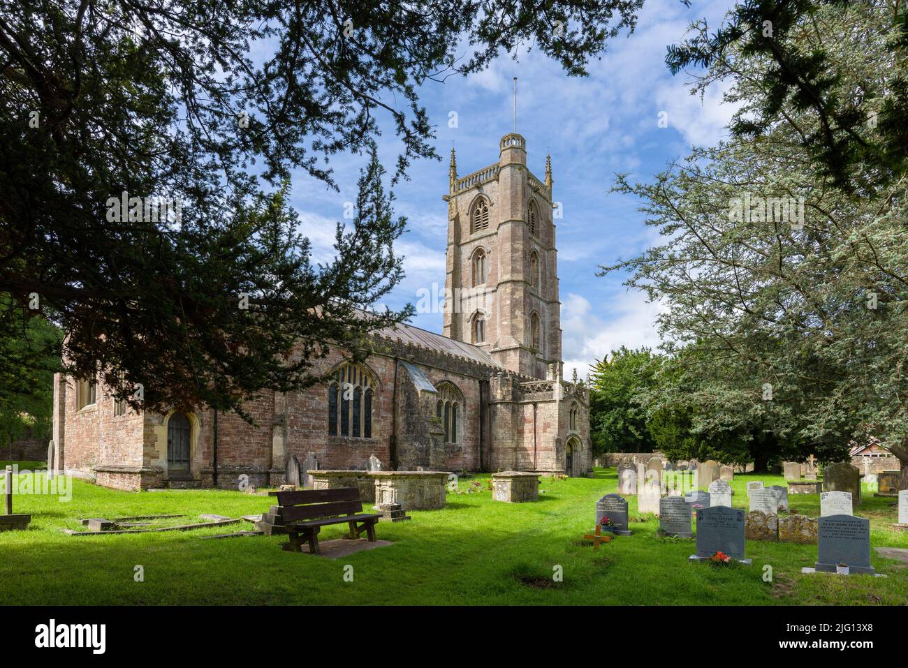 La Chiesa di Sant'Andrea nel villaggio di Chew Magna, Somerset, Inghilterra. Foto Stock