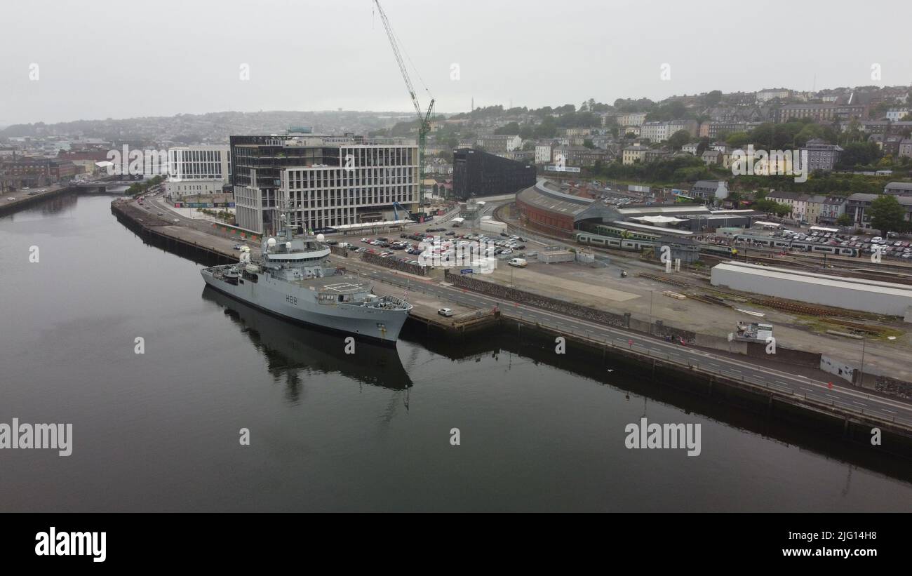 HMS Enterpremiem ormeggiato Cork Irlanda drone vista aerea Foto Stock