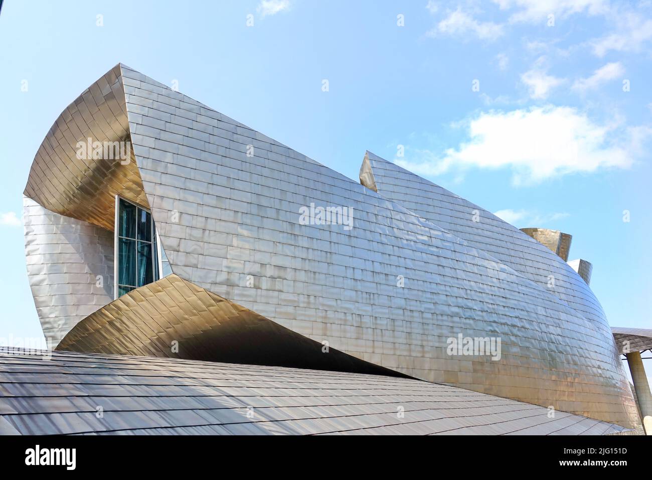 Museo Guggenheim di arte moderna e contemporanea, progettato dall'architetto Frank Gehry. Bilbao, Spagna - Agosto 2018 Foto Stock