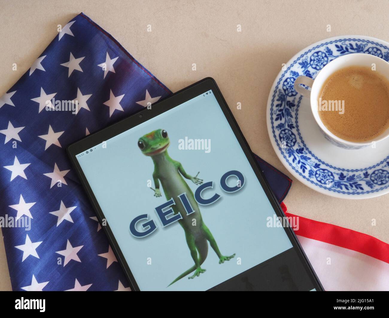 In questa foto è mostrato un logo GEICO (Government employees Insurance Company) visualizzato su un tablet. Foto Stock