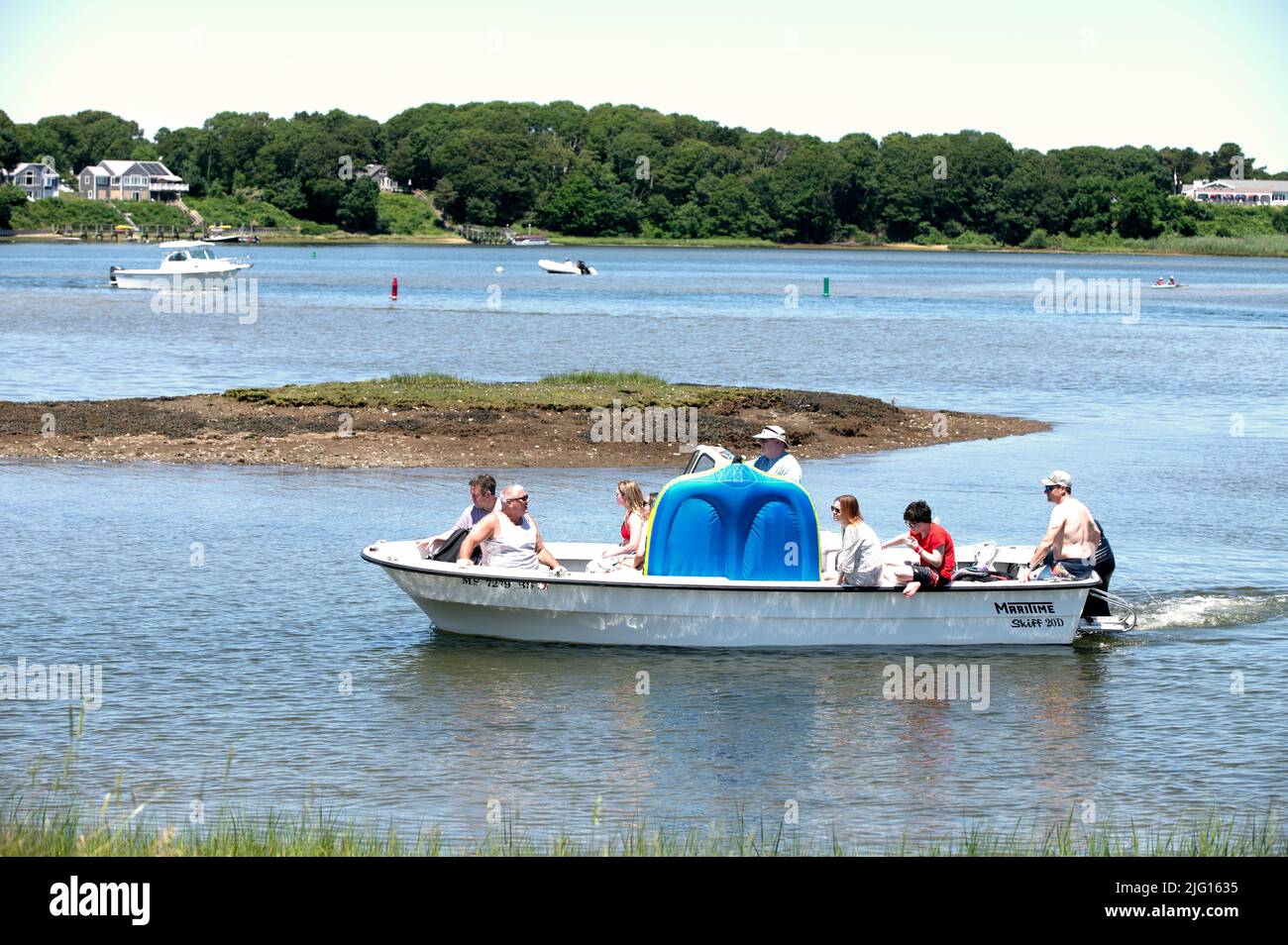 Una famiglia, in barca a West Dennis, Massachusetts, Cape Cod, USA Foto Stock