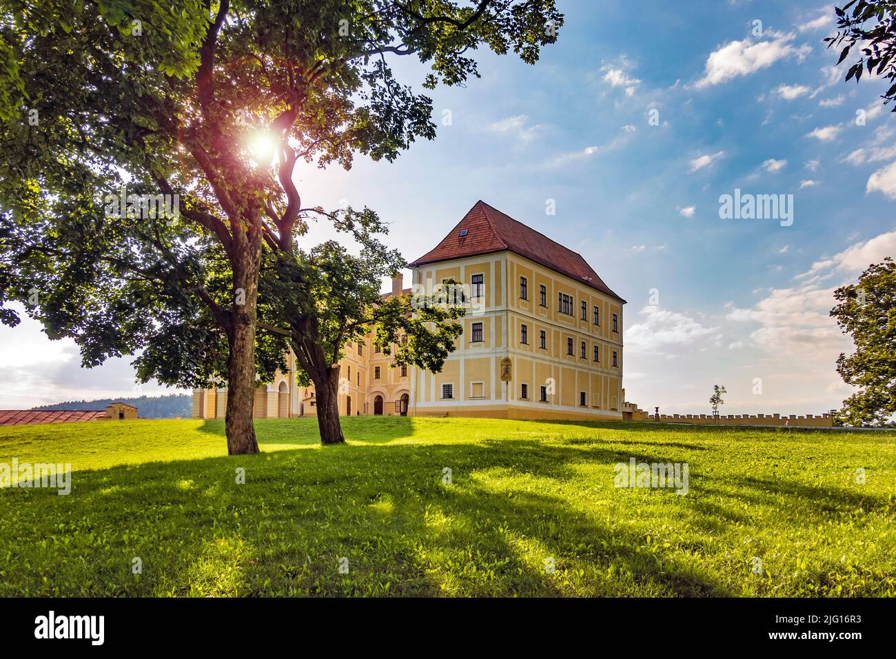 Castello di Letovice - vista panoramica dal parco, Regione della Moravia del Sud, repubblica Ceca Foto Stock