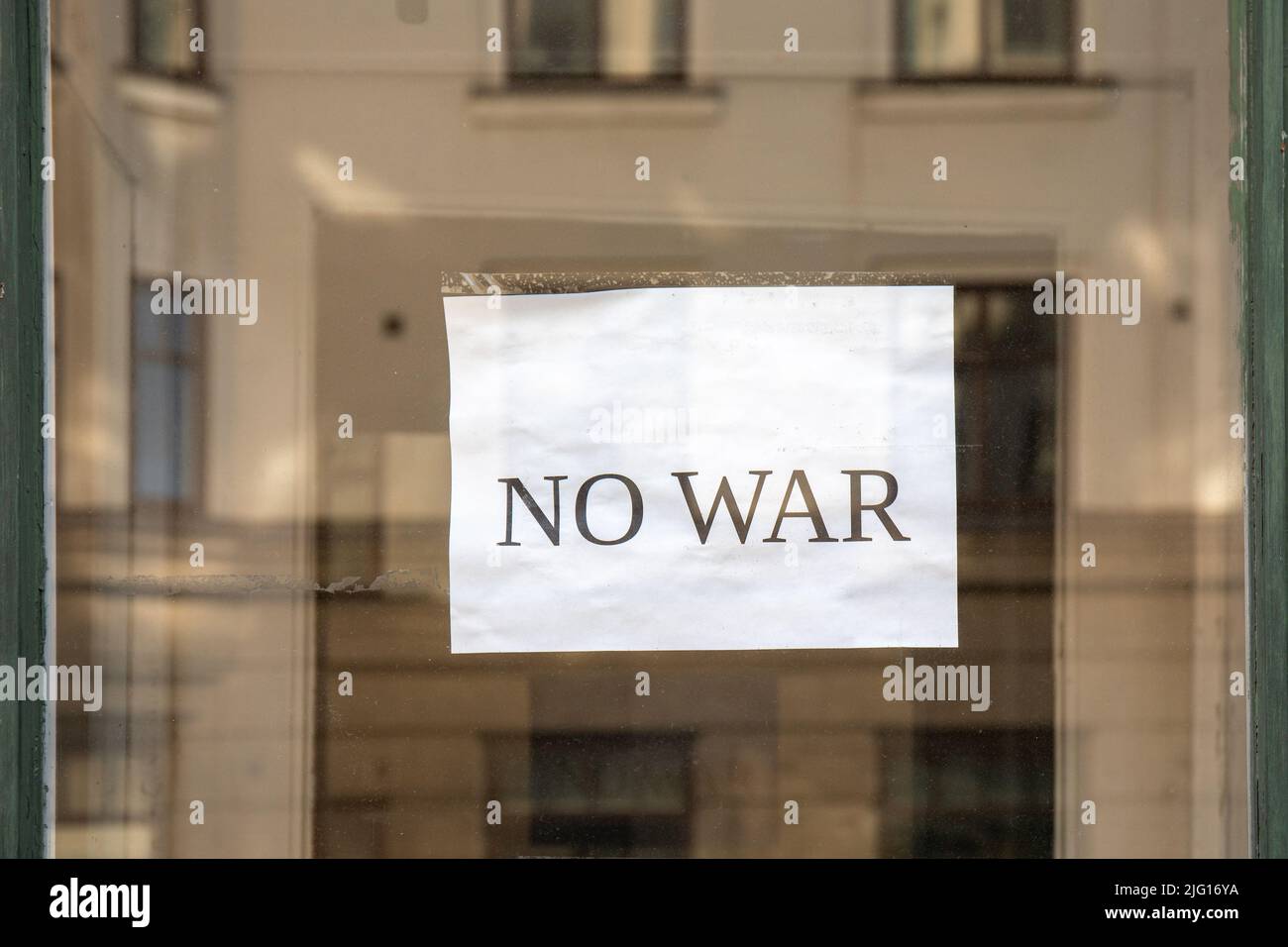 No War note sulla vetrina del negozio a Helsinki, Finlandia Foto Stock