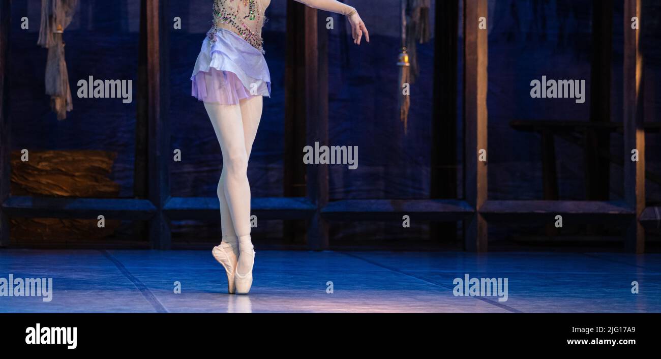 Balletto la Esmeralda. Primo piano di gambe danzanti. Sfondo balletto Foto Stock