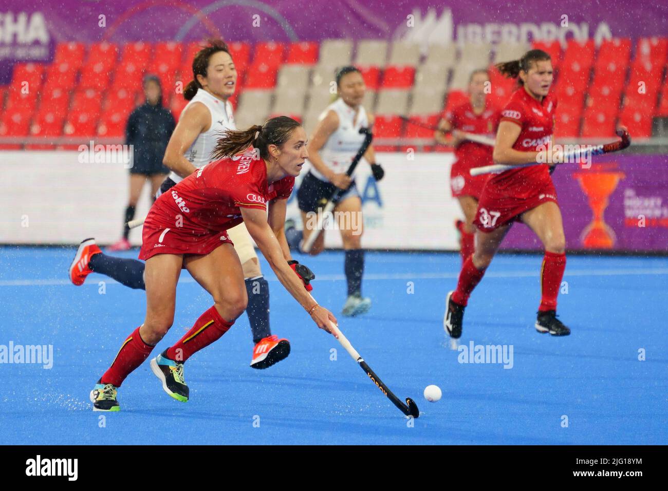 La Judith Vandermeiren del Belgio ha ritratto in azione durante una partita di hockey tra le Red Panthers belghe e il Giappone, mercoledì 06 luglio 2022 a Terrassa, Spagna, partita 3/3 in pool D della fase di gruppo della Coppa del mondo FIH femminile 2022. BELGA FOTO JOMA GARCIA Foto Stock