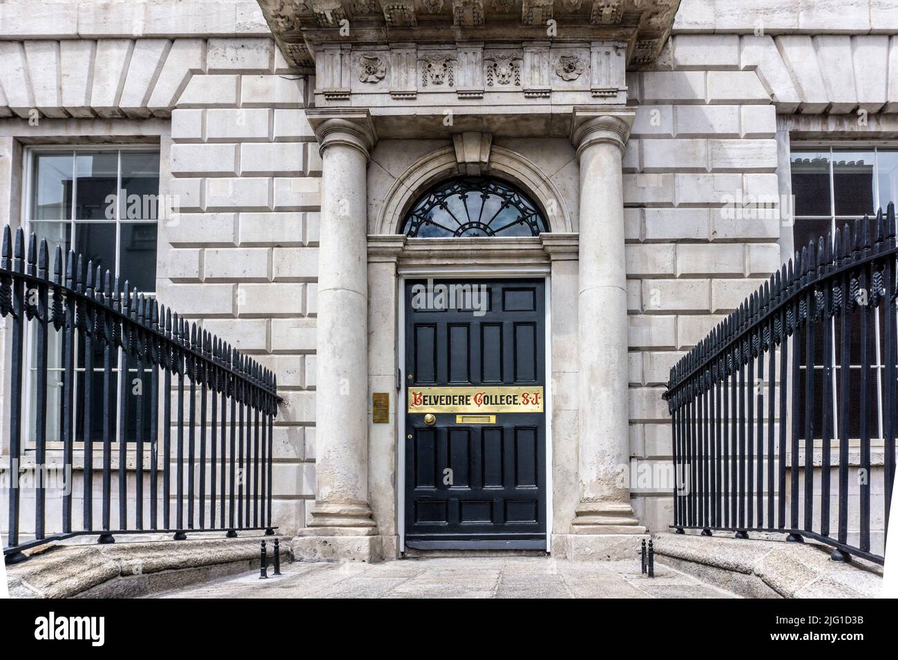 L'ingresso al Belvedere College, in GT Denmark Street, Dublino, Irlanda. Belvedere è un tutti i ragazzi, a pagamento, gesuita gestione, scuola secondaria cattolica. Foto Stock