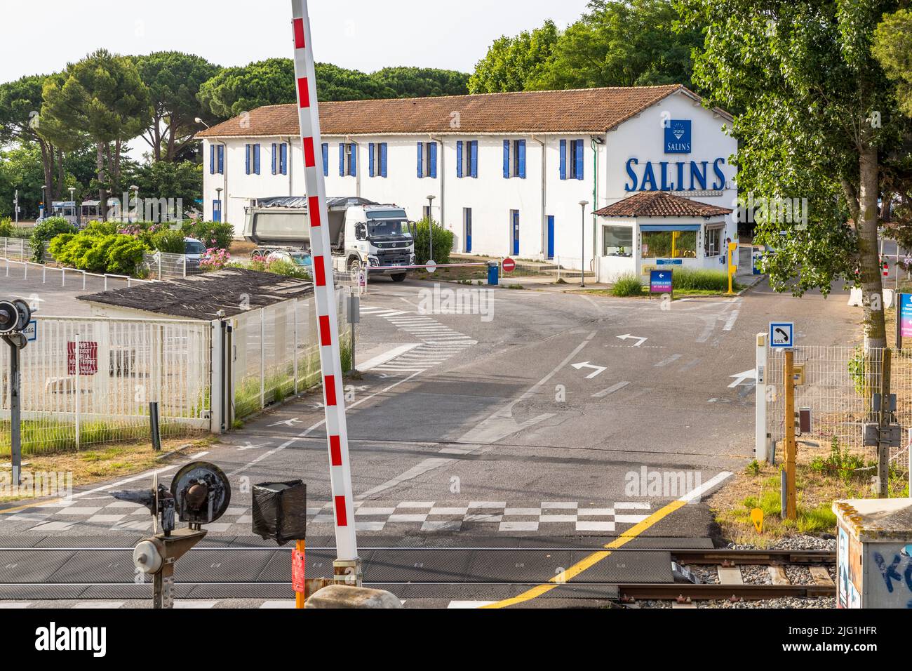 Le saline di Aigues Mortes (Francia) sono le più grandi paludi saline del Mar Mediterraneo Foto Stock