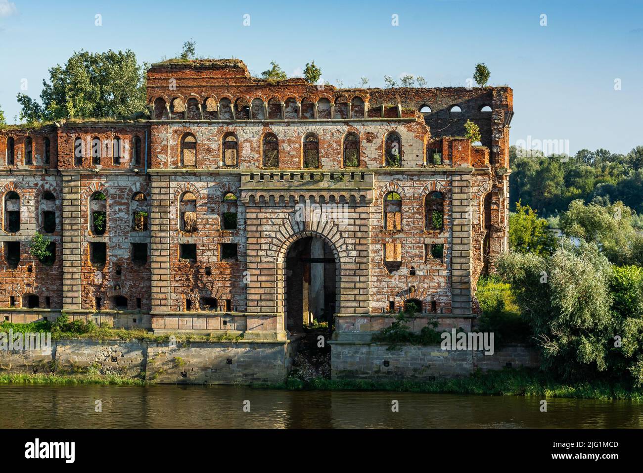 Nowy Dwor Mazowiecki, Polonia - 12 agosto 2021. Granaio della Fortezza di Modlin in estate Foto Stock