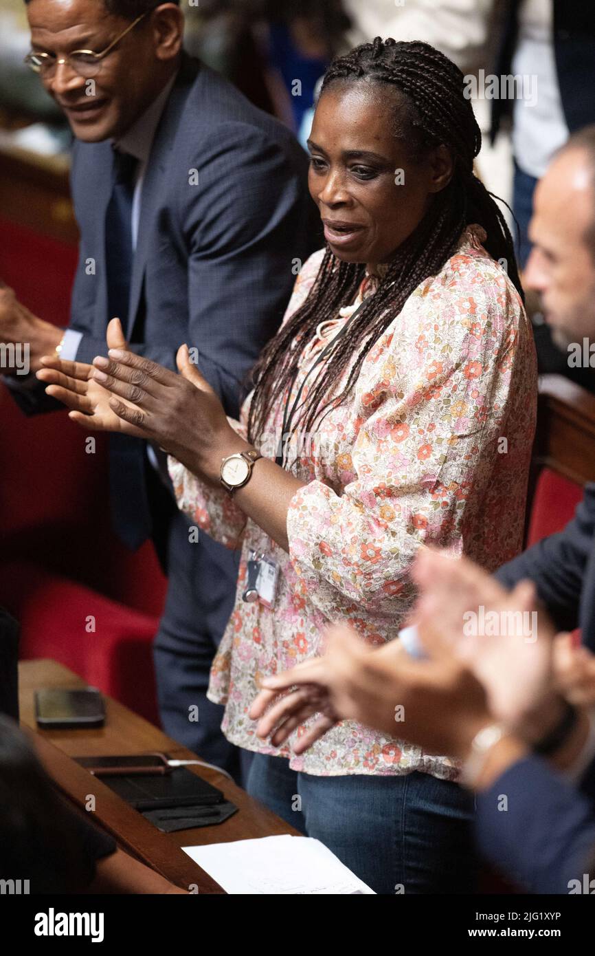 La Vice, Rachel Keke ascolta il primo ministro francese Elisabeth Borne mentre ha tenuto il suo discorso di politica generale all'Assemblea nazionale, il 6 luglio 2022 a Parigi, Francia. Foto di David Niviere/ABACAPRESS.COM Foto Stock