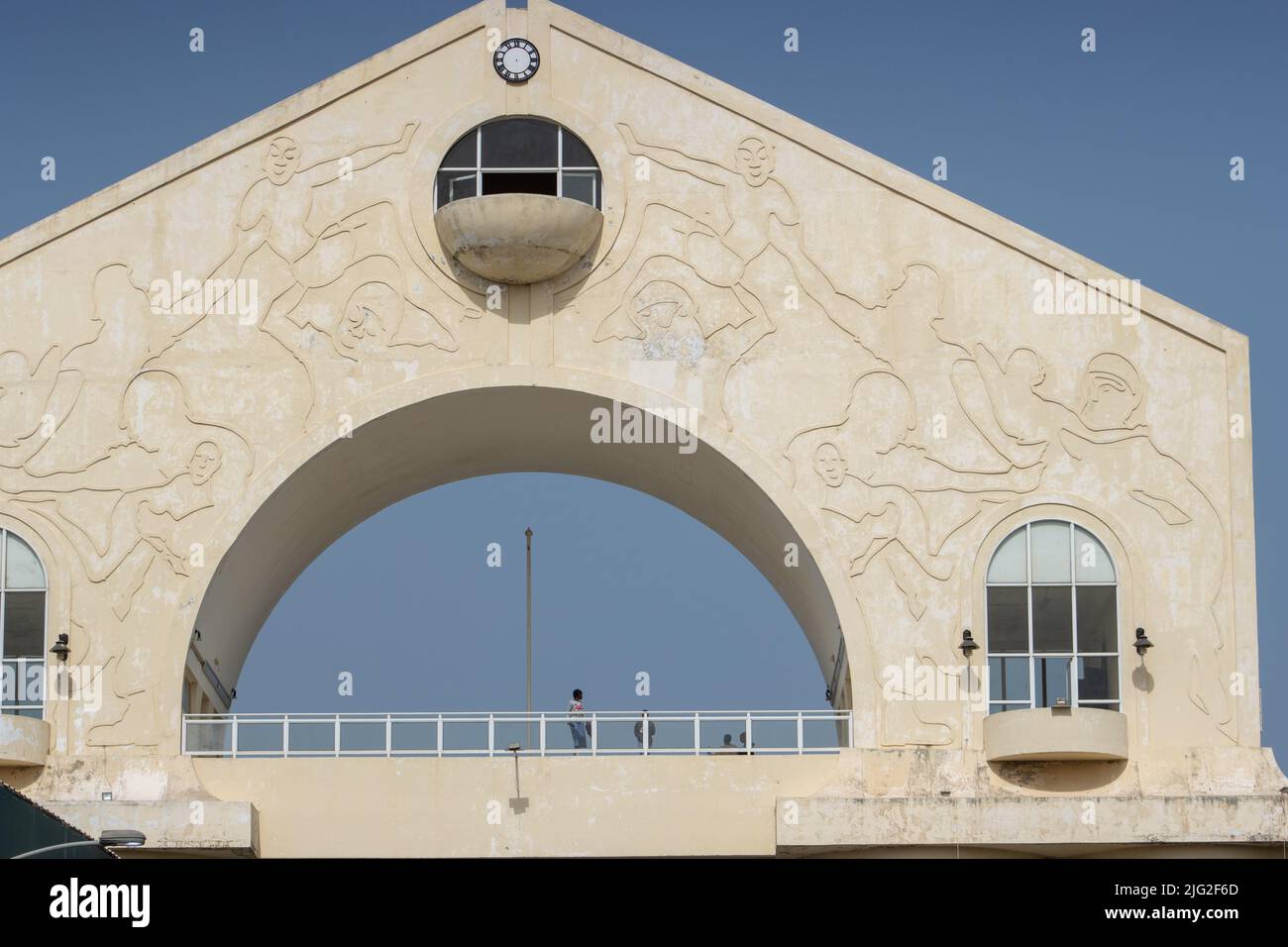 BANJUL, LA GAMBIA - 10 FEBBRAIO 2022 Arco 22 arco commemorativo costruito nel 1996 per segnare il colpo di Stato militare del 22 luglio 1994 Foto Stock