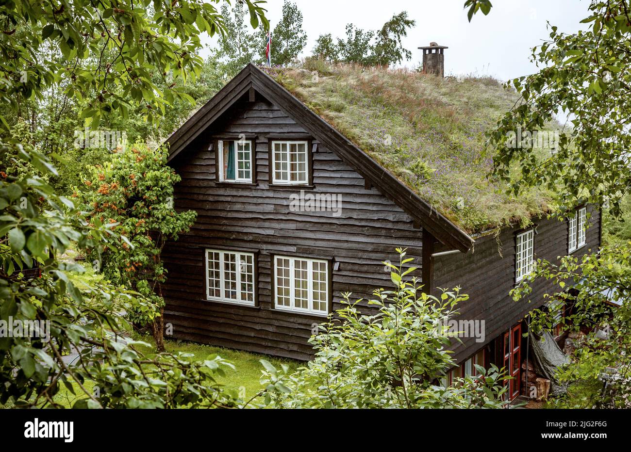 Tradizionale architettura casa in legno di stile scandinavo in Norvegia Foto Stock