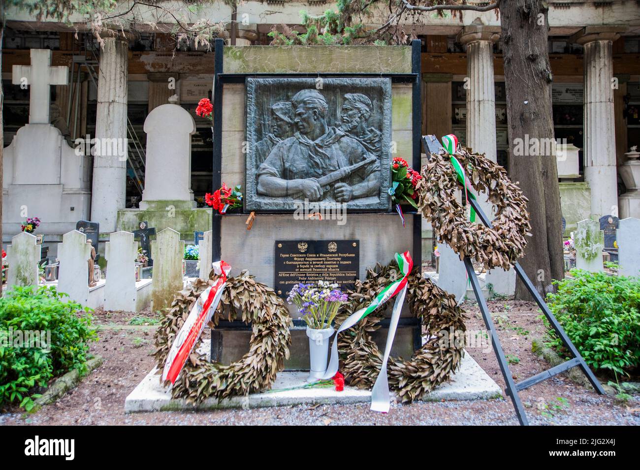 Staglieno, Genova - 22 giugno 2021: Cimitero monumentale. Genova, Staglieno. Lapide partigiana russa. Foto Stock