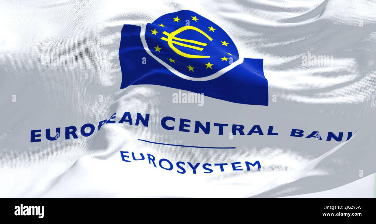 Francoforte, Germania, giugno 2022: Bandiera con logo della Banca Centrale europea che ondola su sfondo di tessuto. Primo piano. 3D illustrazione Foto Stock
