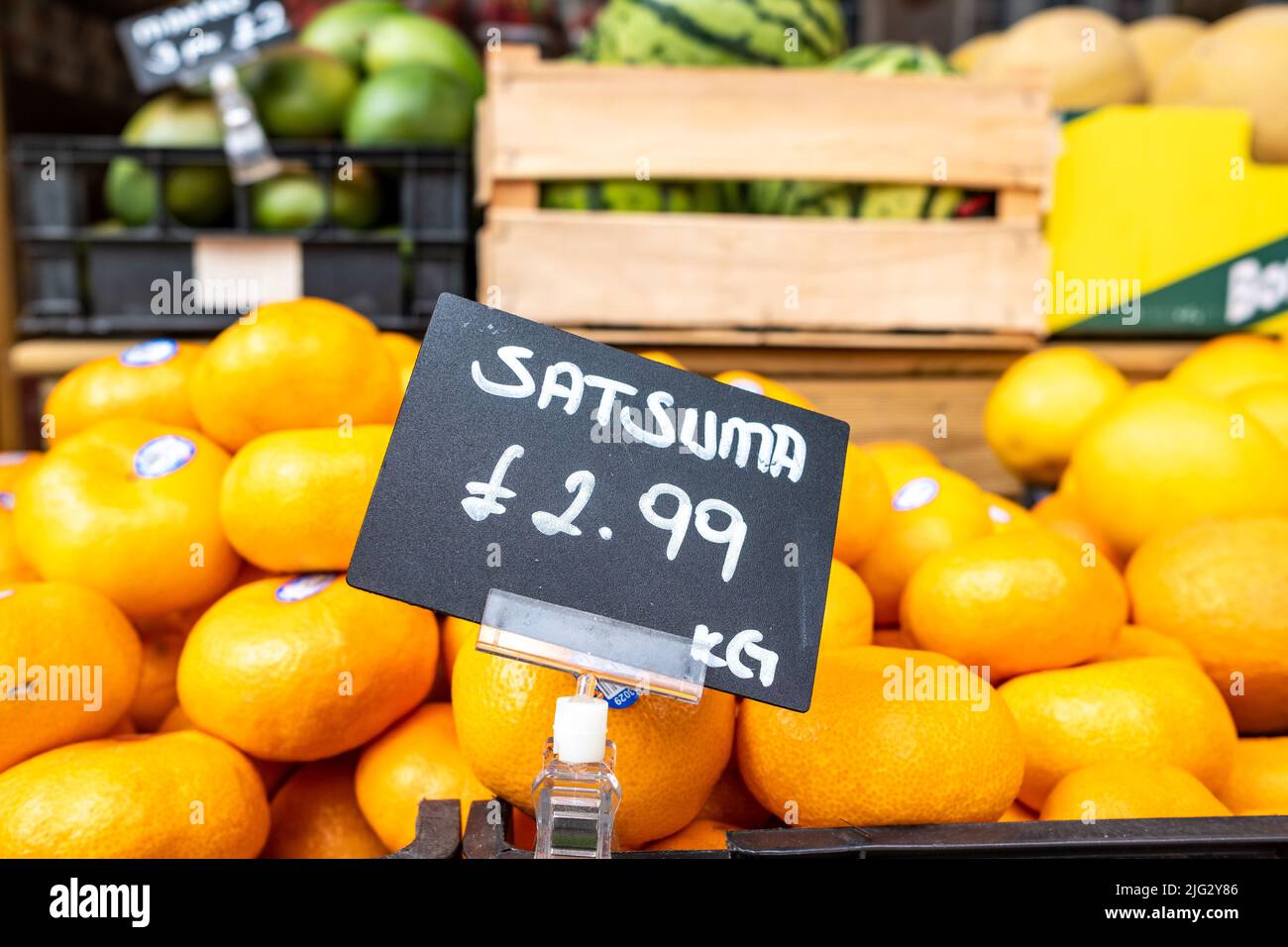 London- satsuma in vendita £2,99 per kg su negozio di alimentari di alta strada Foto Stock