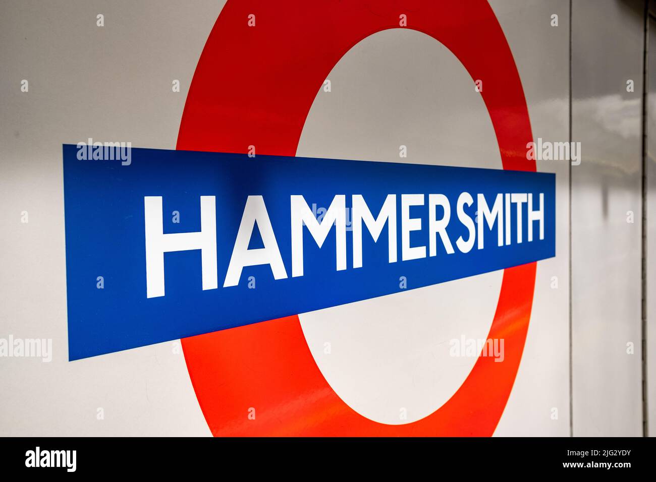 Londra - Giugno 2022: Stazione della metropolitana di Hammersmith a Londra Ovest Foto Stock