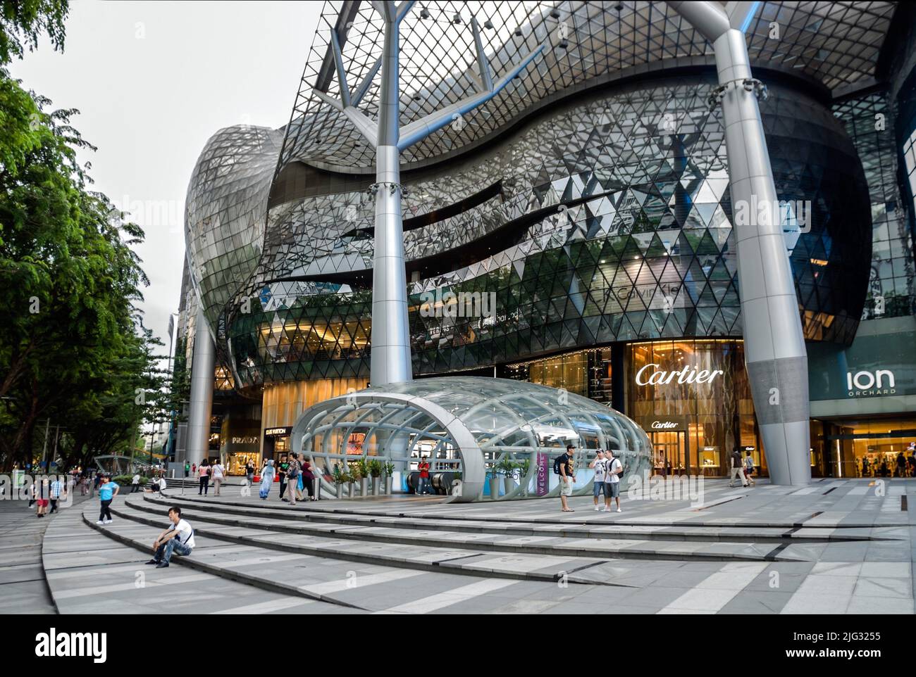 Centro commerciale DI ION Orchard di nuova costruzione presso la stazione MRT di Orchard, Singapore Foto Stock